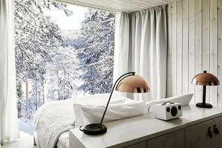 Отель Arctic TreeHouse Hotel Рованиеми Люкс с видом (двуспальная кровать)-1